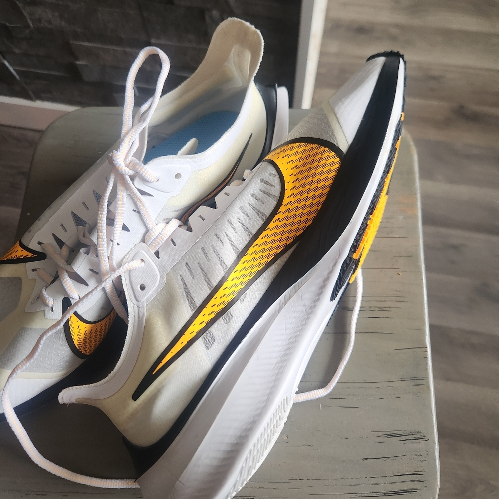 NWOT Nike Zoom Gravity Men's Running Shoes - White and Black - Picture 15 of 16